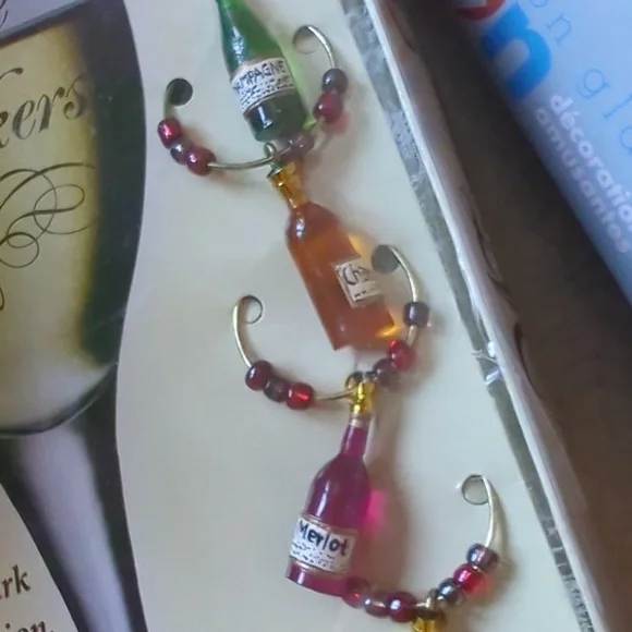 ❤️ 2 for $15 ❤️ NWT - Two Sets of Wine Charms / Markers - Picture 6 of 7